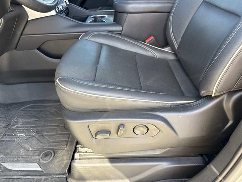 Used 2023 GMC Yukon SLT w/ SLT Luxury Package image 11