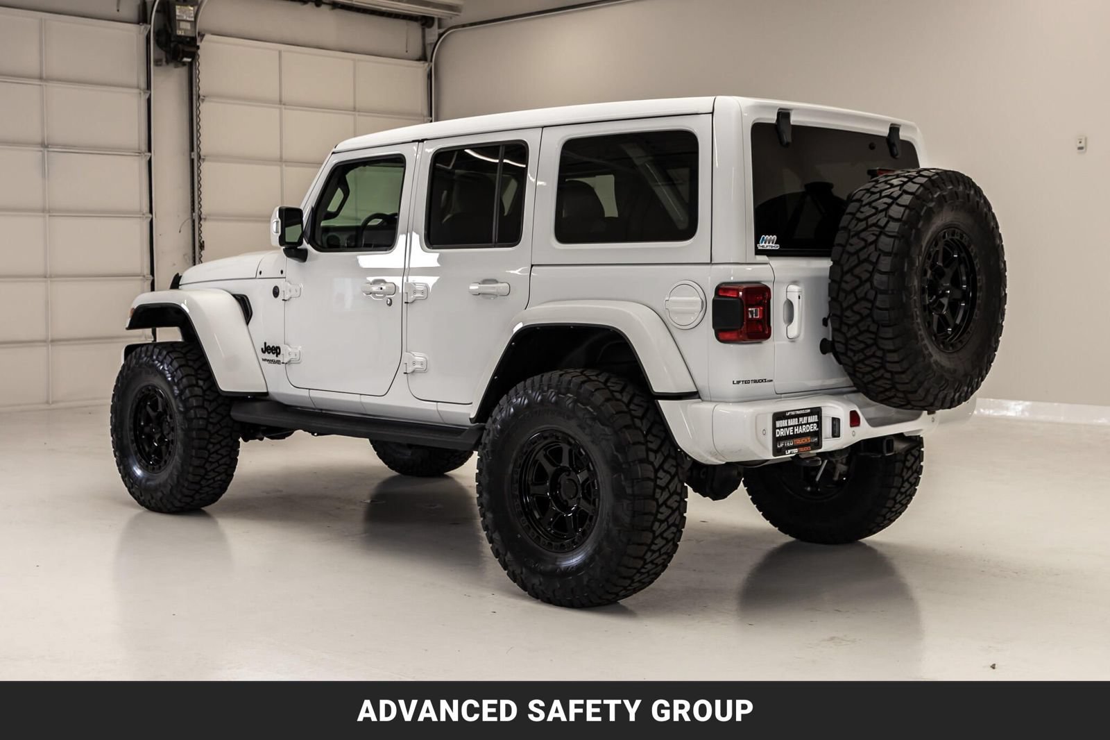 Used 2022 Jeep Wrangler Unlimited Sahara AWD/4WD image 7