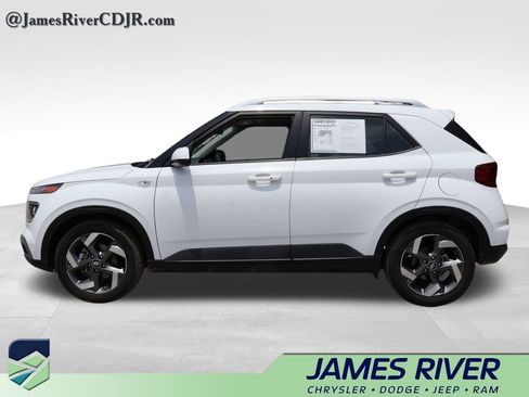 Used 2025 Hyundai Venue SEL FWD image 3