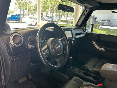 Used 2012 Jeep Wrangler Unlimited Rubicon w/ Connectivity Group AWD/4WD image 6