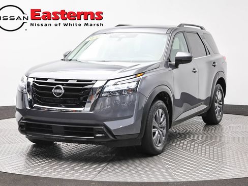 Used 2025 Nissan Pathfinder SV FWD image 1