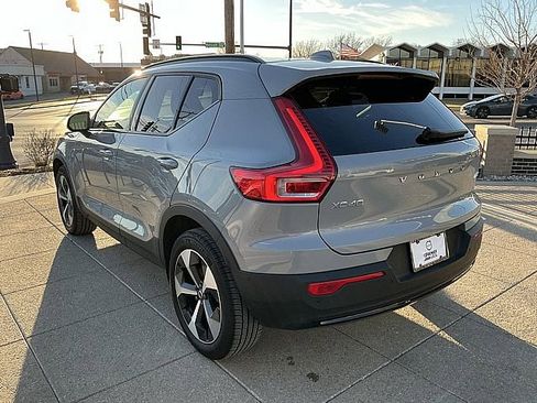 Certified 2025 Volvo XC40 B5 Plus image 10