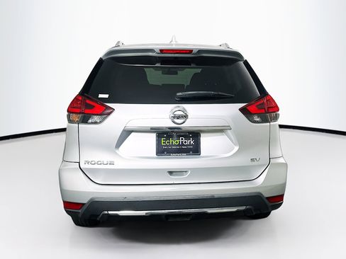 Used 2017 Nissan Rogue SV w/ SV Premium Package image 7