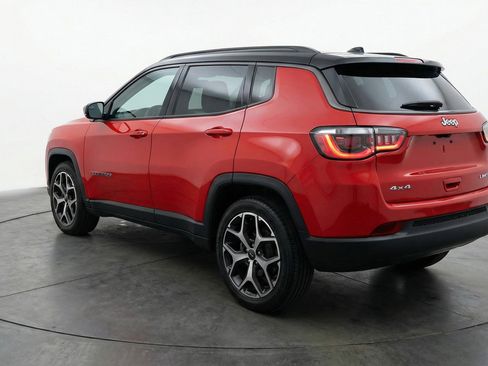 Used 2025 Jeep Compass Limited image 6