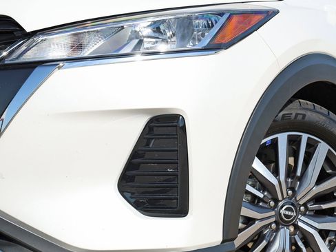 Used 2024 Nissan Kicks SV FWD image 10