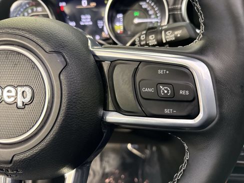 Used 2022 Jeep Wrangler Unlimited Sahara w/ Cold Weather Group AWD/4WD image 14