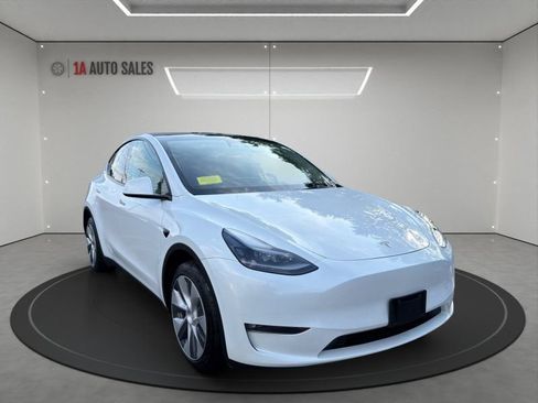 Used 2023 Tesla Model Y Long Range AWD/4WD image 7