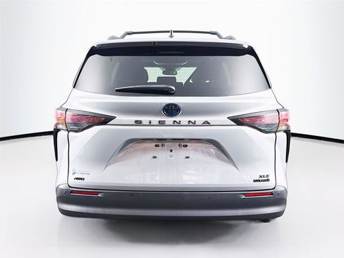 Used 2023 Toyota Sienna XLE Woodland Edition AWD/4WD image 10