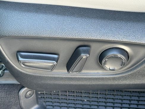 Used 2025 Toyota Sienna XLE image 27