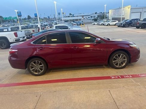 Used 2017 Toyota Camry FWD image 3