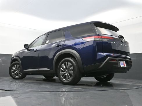 Used 2022 Nissan Pathfinder S image 27
