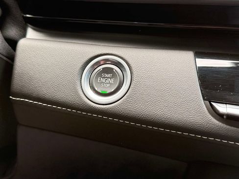 Used 2022 Cadillac Escalade Premium Luxury AWD/4WD image 29