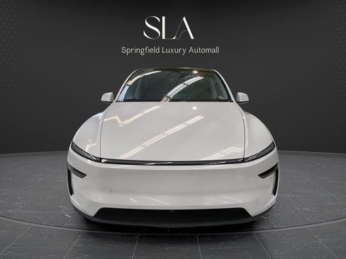 Used 2026 Tesla Model Y Long Range AWD/4WD image 2