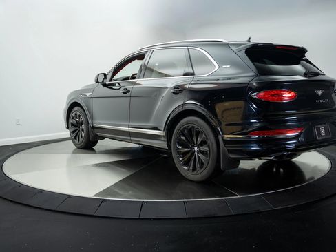 Used 2021 Bentley Bentayga w/ First Edition Specification image 9