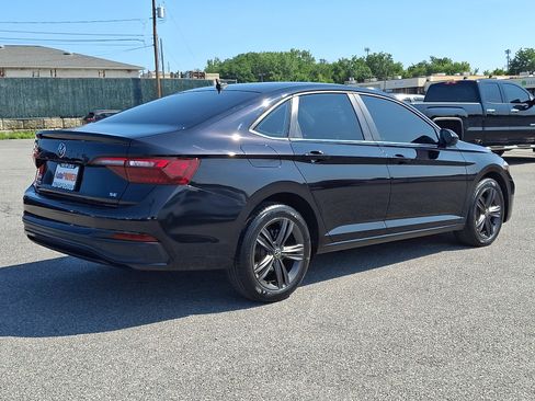 Used 2024 Volkswagen Jetta SE FWD image 6