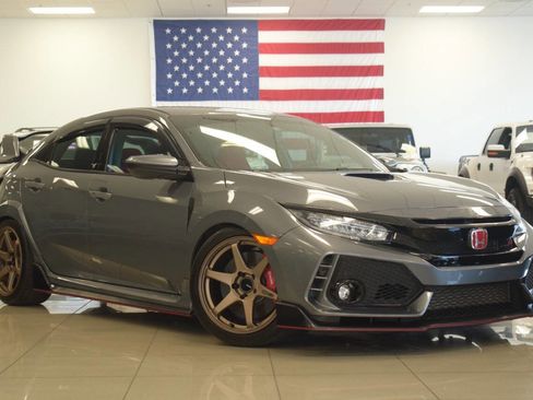 Used 2018 Honda Civic Type R image 1