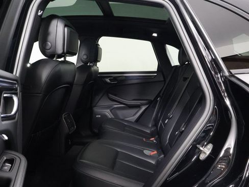 Used 2023 Porsche Macan AWD/4WD image 11