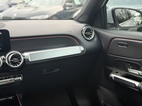 Used 2022 Mercedes-Benz GLB 250 4MATIC image 23