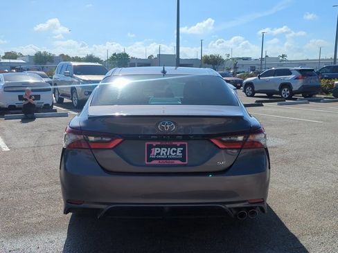 Used 2023 Toyota Camry SE image 6