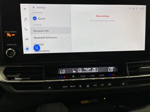 Used 2025 Toyota Sienna XSE FWD image 37
