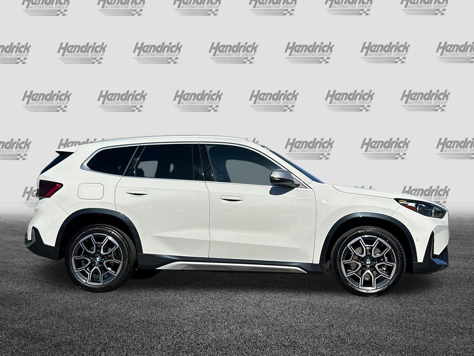 Used 2023 BMW X1 xDrive28i w/ Convenience Package AWD/4WD image 3