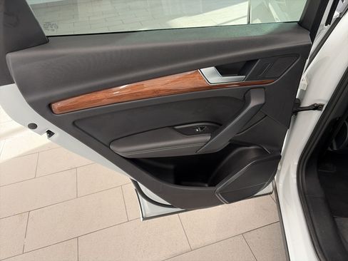 Used 2021 Audi Q5 Premium Plus image 13