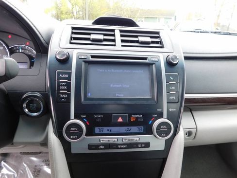 Used 2012 Toyota Camry XLE w/ Leather Pkg FWD image 10