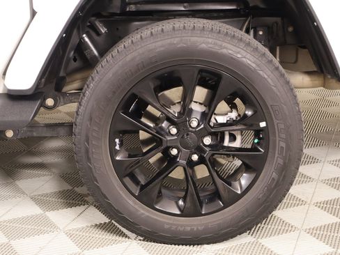 Used 2023 Jeep Gladiator Overland AWD/4WD image 19