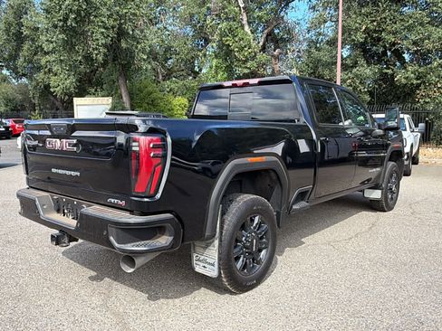 Used 2024 GMC Sierra 2500 AT4 w/ Technology Package AWD/4WD image 5