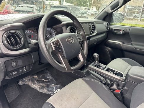 Used 2020 Toyota Tacoma TRD Sport AWD/4WD image 17