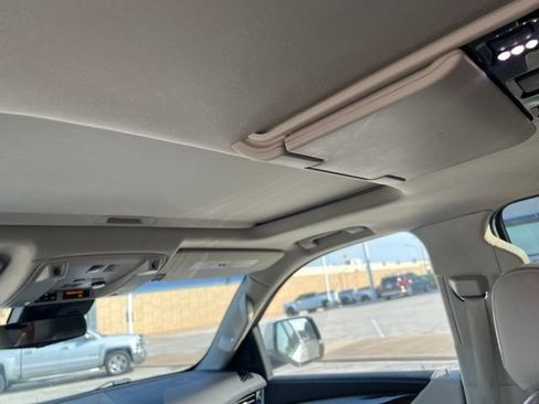 Used 2019 Cadillac Escalade ESV Luxury AWD/4WD image 10