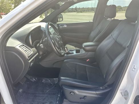 Used 2020 Jeep Grand Cherokee Altitude RWD image 11