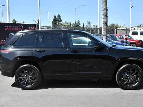 Used 2023 Jeep Grand Cherokee 30th Anniversary AWD/4WD image 9