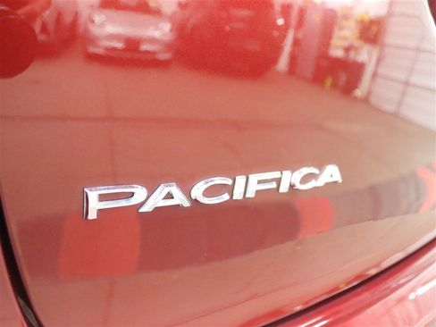 Used 2020 Chrysler Pacifica Limited FWD image 7