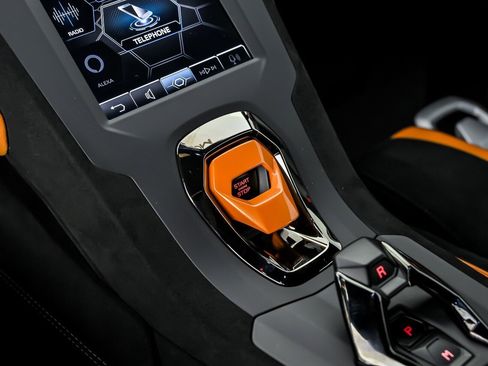 Used 2022 Lamborghini Huracan STO RWD image 33