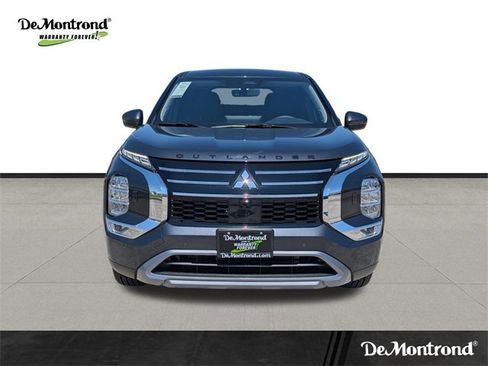 New 2025 Mitsubishi Outlander SE image 2