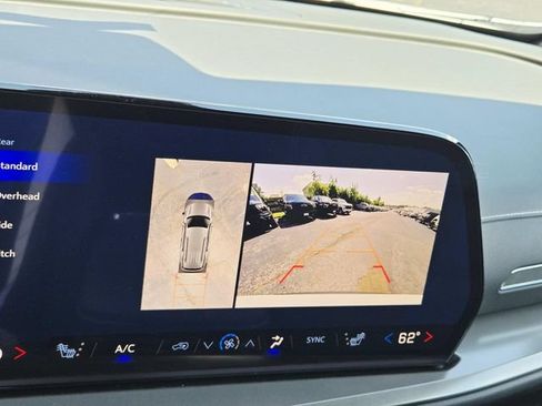 New 2026 Chevrolet Traverse LT w/ Driver Confidence Package AWD/4WD image 24