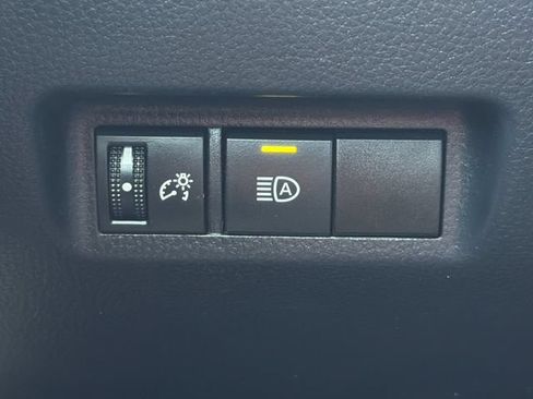 Used 2020 Toyota RAV4 XLE w/ Carpet Mat Package FWD image 28