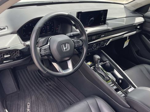 Used 2024 Honda Accord Touring image 3