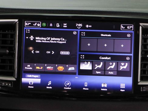 Used 2023 Chrysler Pacifica Touring-L image 19