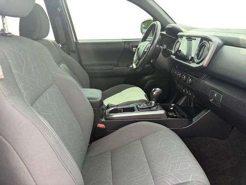 Used 2019 Toyota Tacoma TRD Sport w/ Technology Package image 17
