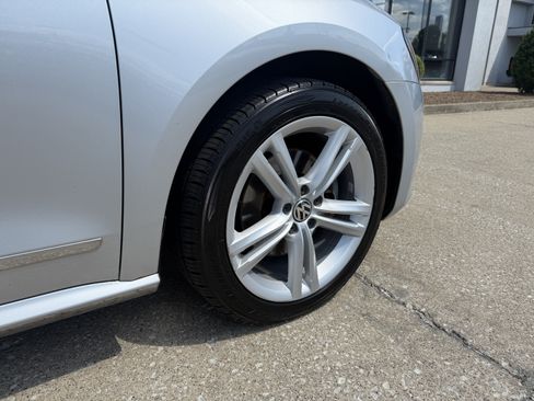 Used 2013 Volkswagen Passat TDI SEL Premium FWD image 16