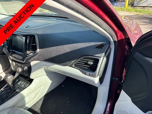 Used 2019 Jeep Cherokee Limited FWD image 19