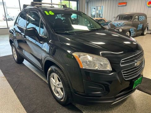 Used 2016 Chevrolet Trax LT w/ LT Convenience Package image 2