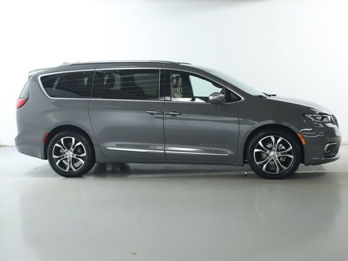 Used 2022 Chrysler Pacifica Pinnacle image 11