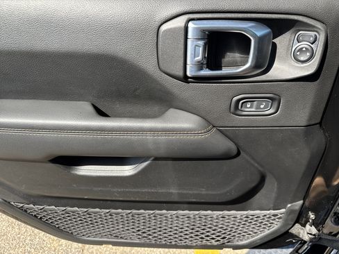 Used 2021 Jeep Wrangler Unlimited Sahara image 9