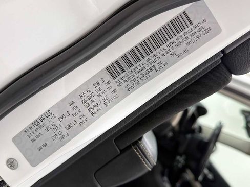Used 2017 Jeep Cherokee Latitude AWD/4WD image 11