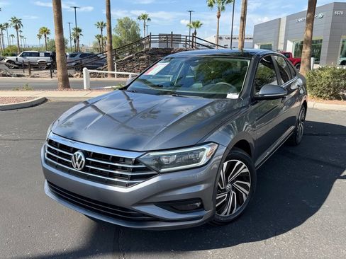 Used 2020 Volkswagen Jetta SEL Premium FWD image 2
