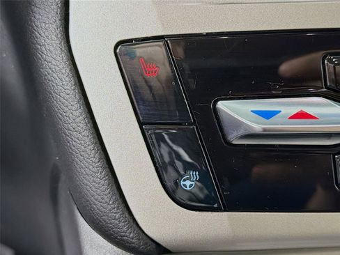 Used 2022 Ford Explorer XLT w/ Equipment Group 202A image 22