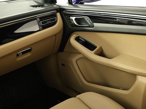 Certified 2026 Porsche Macan AWD/4WD image 31